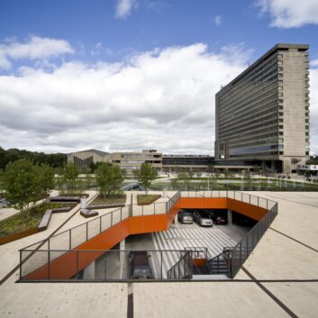 SPUTNIK Erasmus University Parking Garage plaza vide