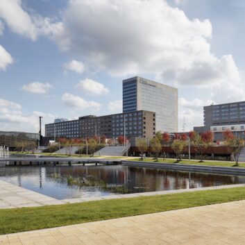 SPUTNIK Erasmus University Parking Garage vijver